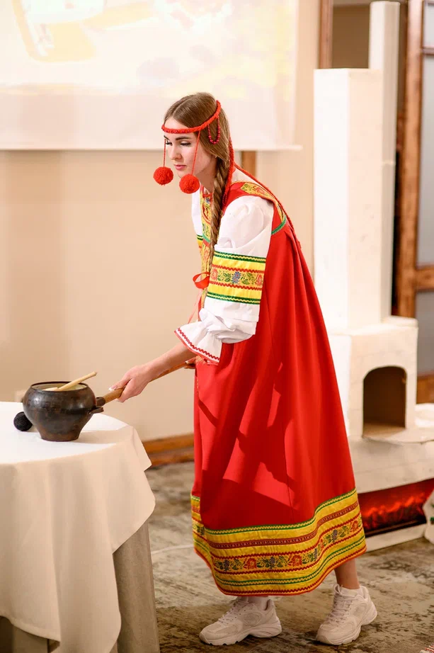 В столице 33-го региона впервые стартовал областной конкурс красоты для юных девушек и замужних дам «Владимирская земля». В предыдущие годы зрелищное мероприятие проходило в Коврове, но настало время для масштабных перемен на проекте! И дело касается не только локации. В 2024 году ввели даже новые номинации — «Size плюс» и «Миссис Классик».