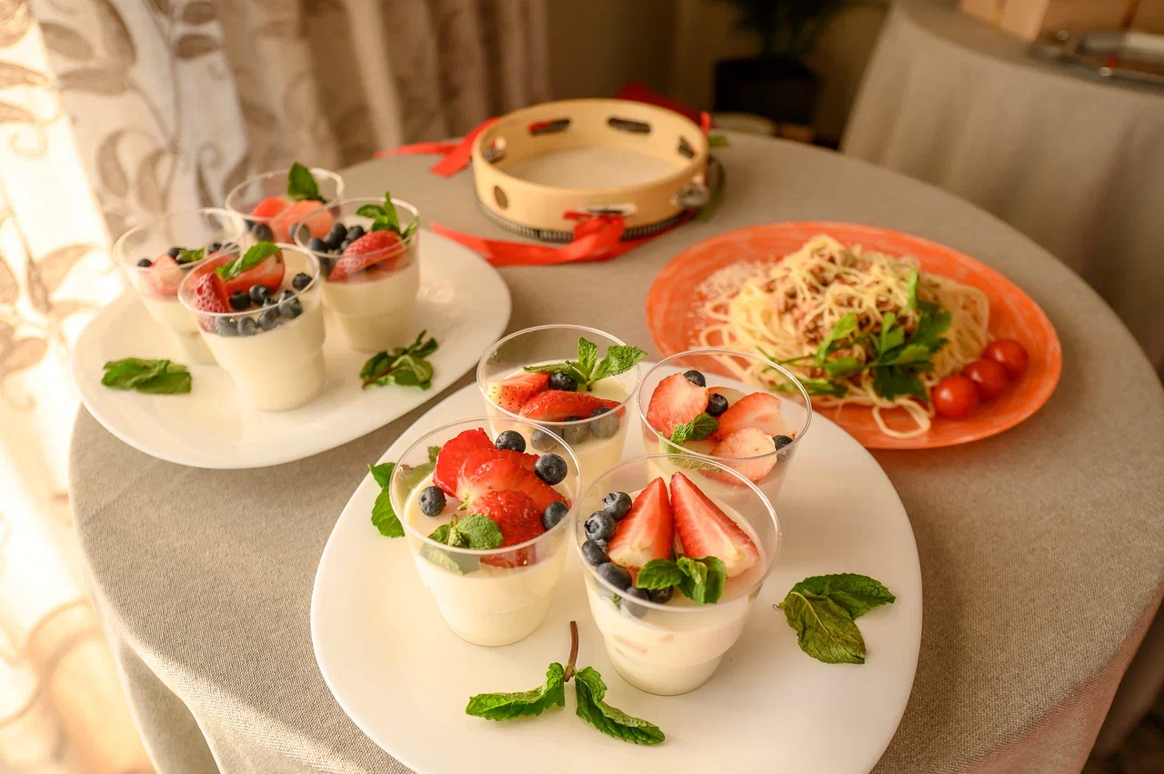 В столице 33-го региона впервые стартовал областной конкурс красоты для юных девушек и замужних дам «Владимирская земля». В предыдущие годы зрелищное мероприятие проходило в Коврове, но настало время для масштабных перемен на проекте! И дело касается не только локации. В 2024 году ввели даже новые номинации — «Size плюс» и «Миссис Классик».