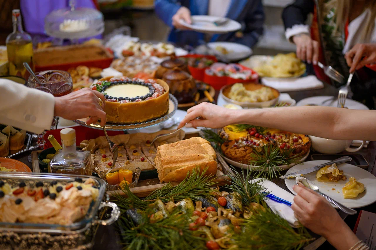 В столице 33-го региона впервые стартовал областной конкурс красоты для юных девушек и замужних дам «Владимирская земля». В предыдущие годы зрелищное мероприятие проходило в Коврове, но настало время для масштабных перемен на проекте! И дело касается не только локации. В 2024 году ввели даже новые номинации — «Size плюс» и «Миссис Классик».