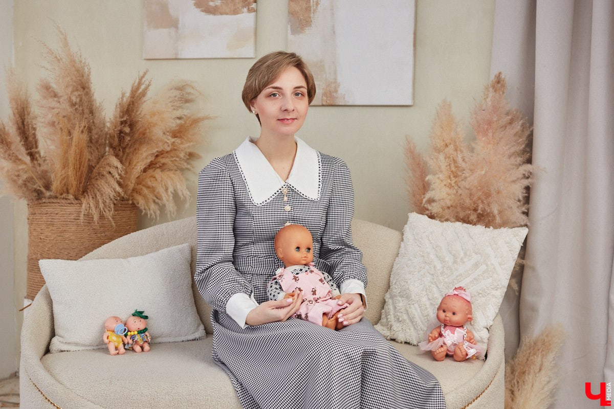 «Время кукол прошло» — грустная фраза, которая заставит попрощаться с детством. Но соглашаться с ней или нет — дело каждого. Например, у владимирского коллекционера Надежды Яковлевой дома настоящий игрушечный мир, и специально для «Ключ-Медиа» его обитателей из разных эпох и стран вывели в свет.