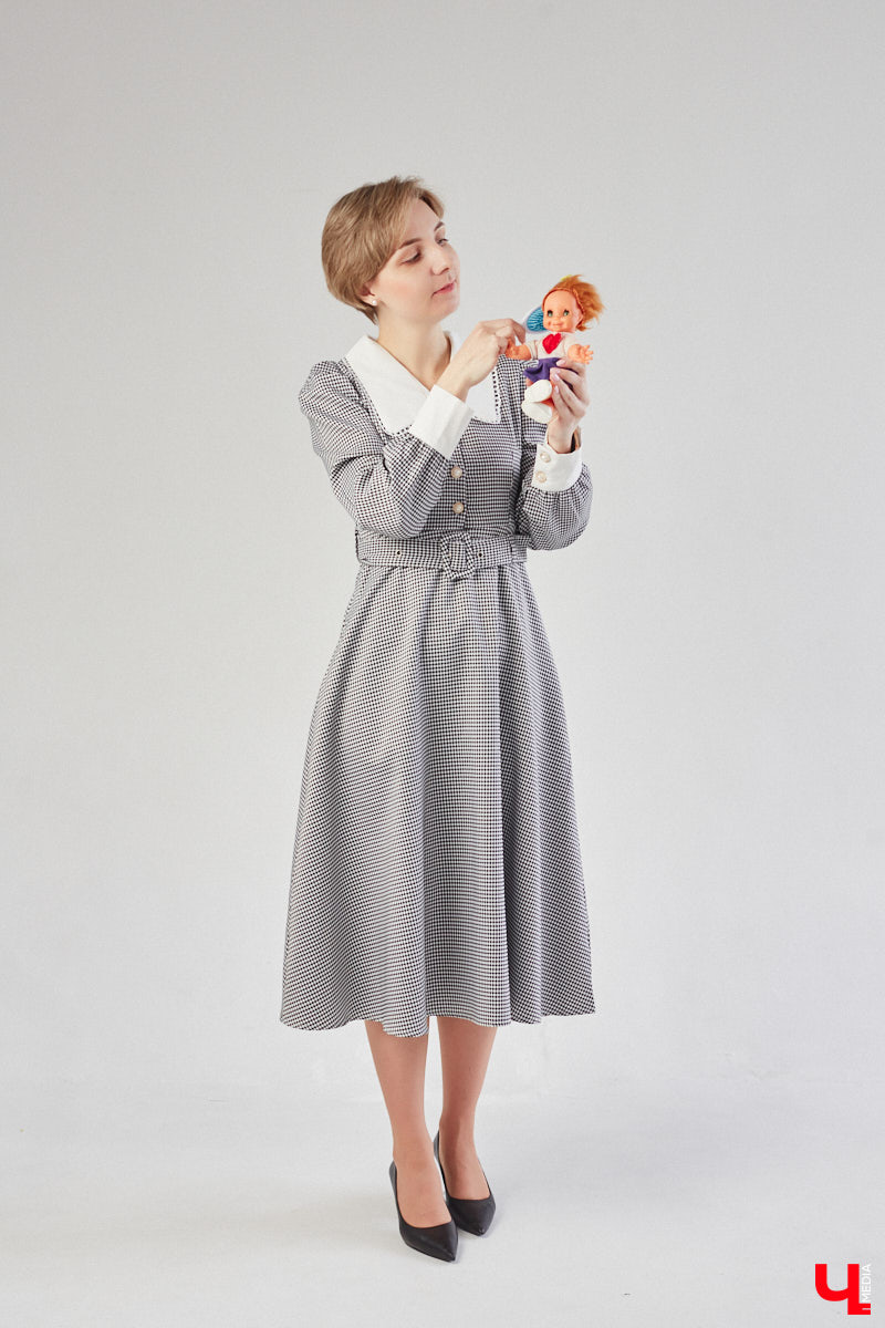 «Время кукол прошло» — грустная фраза, которая заставит попрощаться с детством. Но соглашаться с ней или нет — дело каждого. Например, у владимирского коллекционера Надежды Яковлевой дома настоящий игрушечный мир, и специально для «Ключ-Медиа» его обитателей из разных эпох и стран вывели в свет.