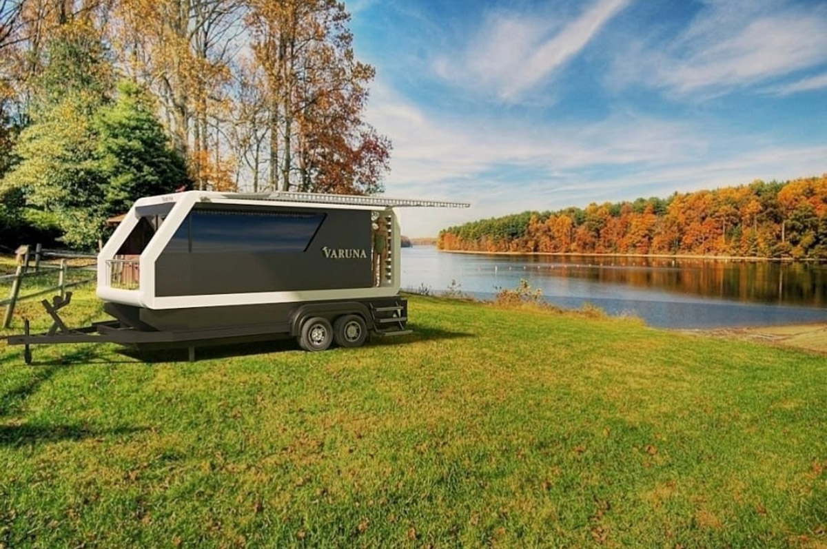 Летом этого года в Муроме обещают спустить на воду экспериментальную модель кемпера. Уникальный проект реализуют местные предприниматели, и первый плавучий дом уже собирают в городе на Оке. Хаусбот (или кемпбот) будет передвигаться по водной глади со скоростью 10 — 15 км/ч.