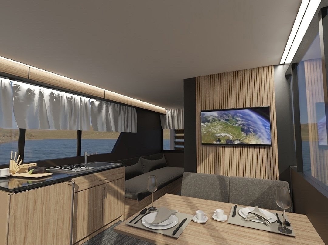 Летом этого года в Муроме обещают спустить на воду экспериментальную модель кемпера. Уникальный проект реализуют местные предприниматели, и первый плавучий дом уже собирают в городе на Оке. Хаусбот (или кемпбот) будет передвигаться по водной глади со скоростью 10 — 15 км/ч.