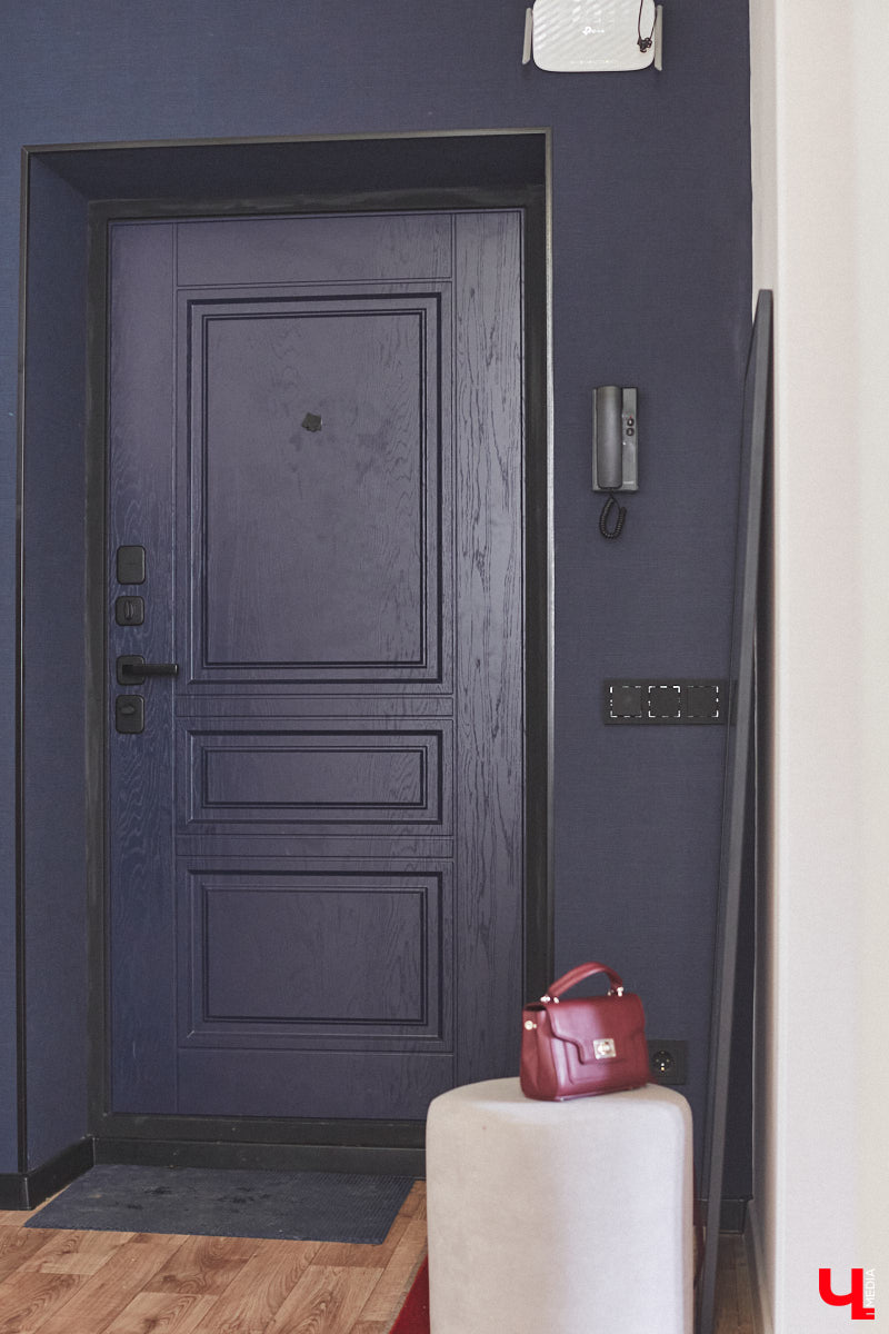 Каково жить в «сталинке» 1955 года строения в самом сердце Владимира большой семье, которая несколько лет обитала в микрорайоне Пиганово и планировала скорее переезд в коттедж с собственным участком земли? Об этом «Ключ-Медиа» поведала многодетная мама и хозяйка четырехкомнатной квартиры с французскими окнами, расположенной в доме на Больших Ременниках, Алёна Ишутина.