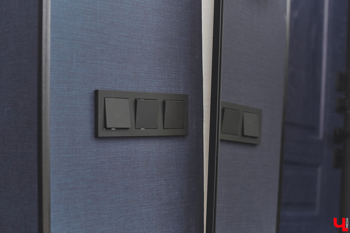 Каково жить в «сталинке» 1955 года строения в самом сердце Владимира большой семье, которая несколько лет обитала в микрорайоне Пиганово и планировала скорее переезд в коттедж с собственным участком земли? Об этом «Ключ-Медиа» поведала многодетная мама и хозяйка четырехкомнатной квартиры с французскими окнами, расположенной в доме на Больших Ременниках, Алёна Ишутина.