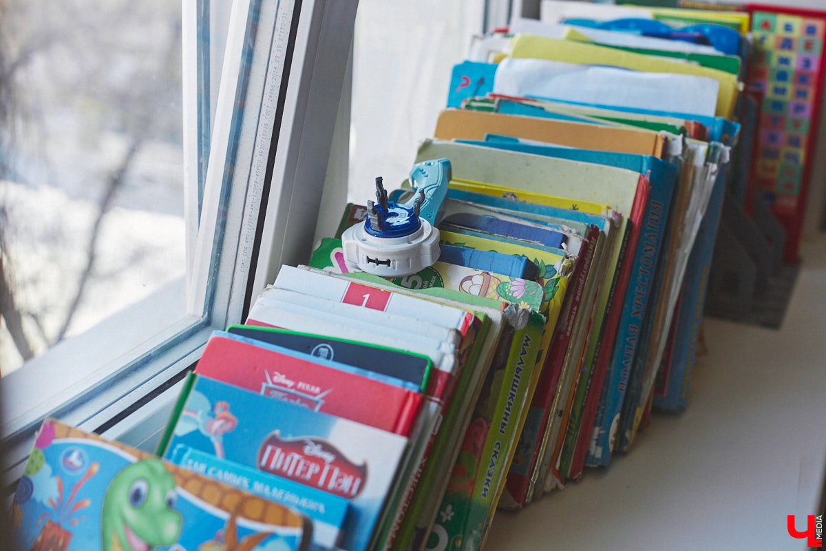 Каково жить в «сталинке» 1955 года строения в самом сердце Владимира большой семье, которая несколько лет обитала в микрорайоне Пиганово и планировала скорее переезд в коттедж с собственным участком земли? Об этом «Ключ-Медиа» поведала многодетная мама и хозяйка четырехкомнатной квартиры с французскими окнами, расположенной в доме на Больших Ременниках, Алёна Ишутина.