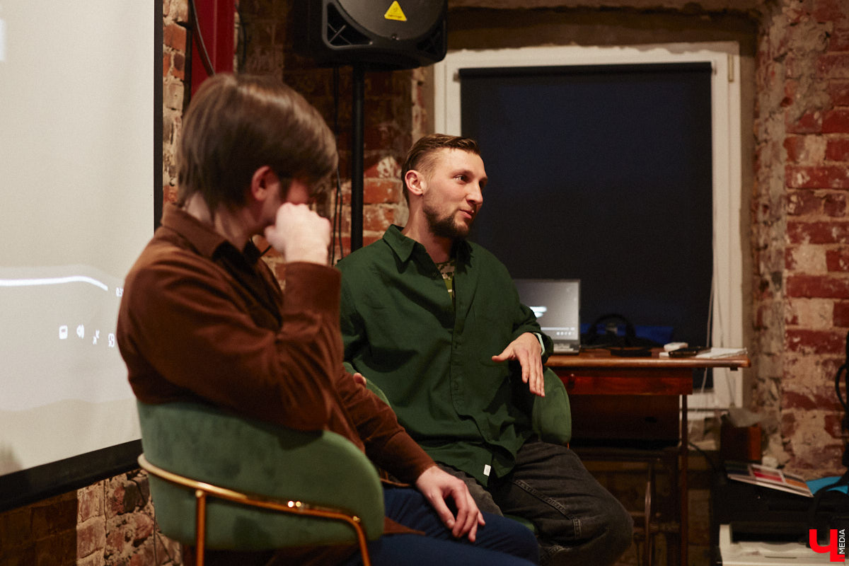 Гусь-Хрустальный до сих пор является стекольной столицей России, однако о его прежней мощи остается лишь вспоминать. Владимирские журналисты собрали уникальные сведения о промышленном кризисе в единую летопись и показали ее в своем документальном фильме, который мы на днях посмотрели.