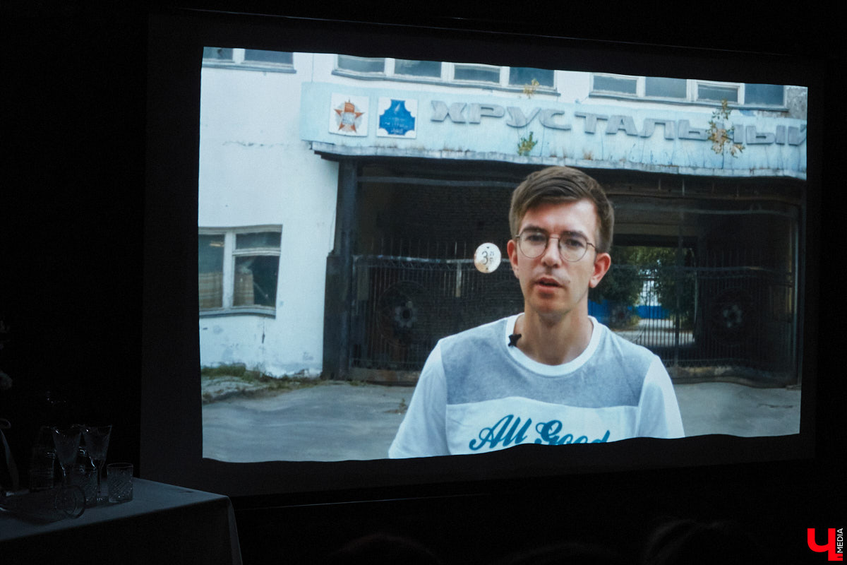 Гусь-Хрустальный до сих пор является стекольной столицей России, однако о его прежней мощи остается лишь вспоминать. Владимирские журналисты собрали уникальные сведения о промышленном кризисе в единую летопись и показали ее в своем документальном фильме, который мы на днях посмотрели.