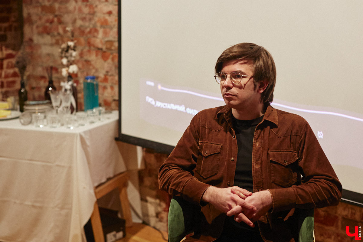 Гусь-Хрустальный до сих пор является стекольной столицей России, однако о его прежней мощи остается лишь вспоминать. Владимирские журналисты собрали уникальные сведения о промышленном кризисе в единую летопись и показали ее в своем документальном фильме, который мы на днях посмотрели.