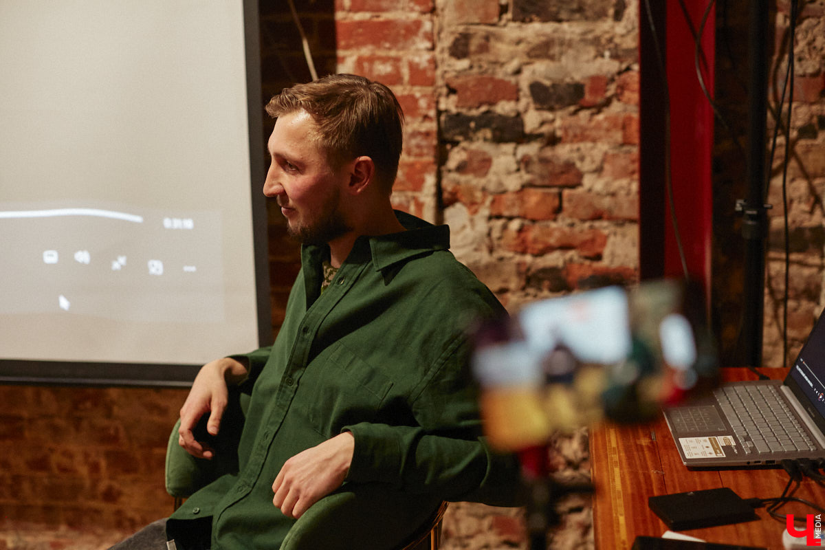 Гусь-Хрустальный до сих пор является стекольной столицей России, однако о его прежней мощи остается лишь вспоминать. Владимирские журналисты собрали уникальные сведения о промышленном кризисе в единую летопись и показали ее в своем документальном фильме, который мы на днях посмотрели.