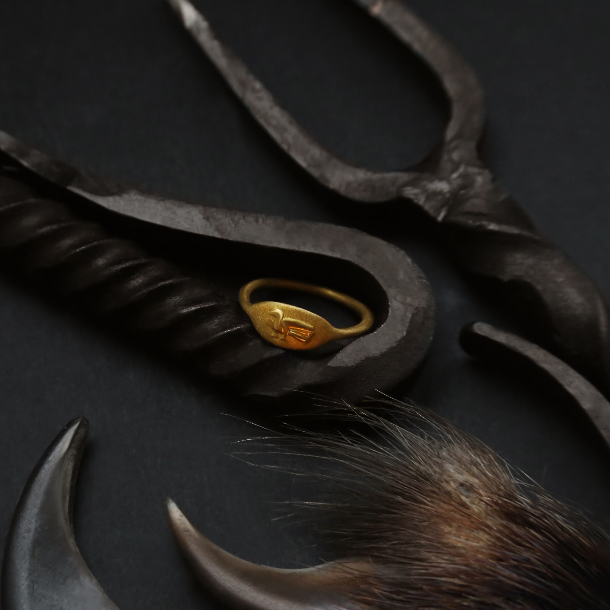 Дизайнеры российского ювелирного бренда «Онега» всегда черпали вдохновение в культурном наследии Древней Руси. На этот раз они решили не ограничиваться только украшениями и выпустили коллекцию премиальных платков. Посвящена она русским историческим городам, в том числе Владимиру.