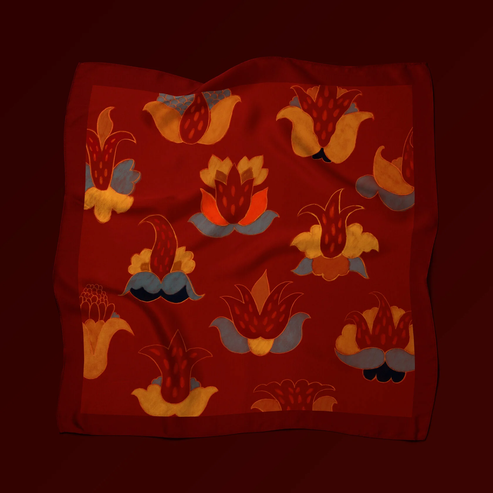 Дизайнеры российского ювелирного бренда «Онега» всегда черпали вдохновение в культурном наследии Древней Руси. На этот раз они решили не ограничиваться только украшениями и выпустили коллекцию премиальных платков. Посвящена она русским историческим городам, в том числе Владимиру.