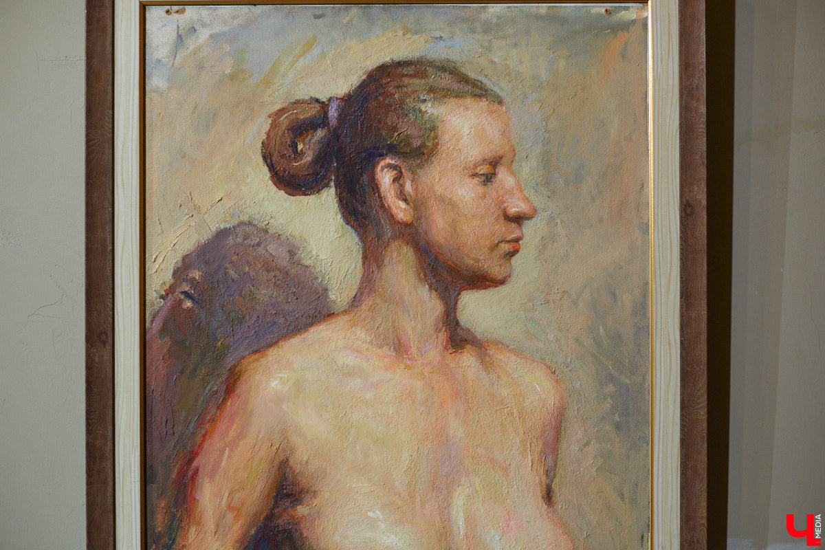 Во Владимире открылась выставка «Без одежд». Как можно догадаться из названия, речь на ней идет о самом обсуждаемом и противоречивом живописном жанре ню. «Ключ-Медиа» посетил откровенную экспозицию и своими глазами убедился: ничего пошлого, сплошное искусство, раскрывающее всю многогранную красоту женского тела.