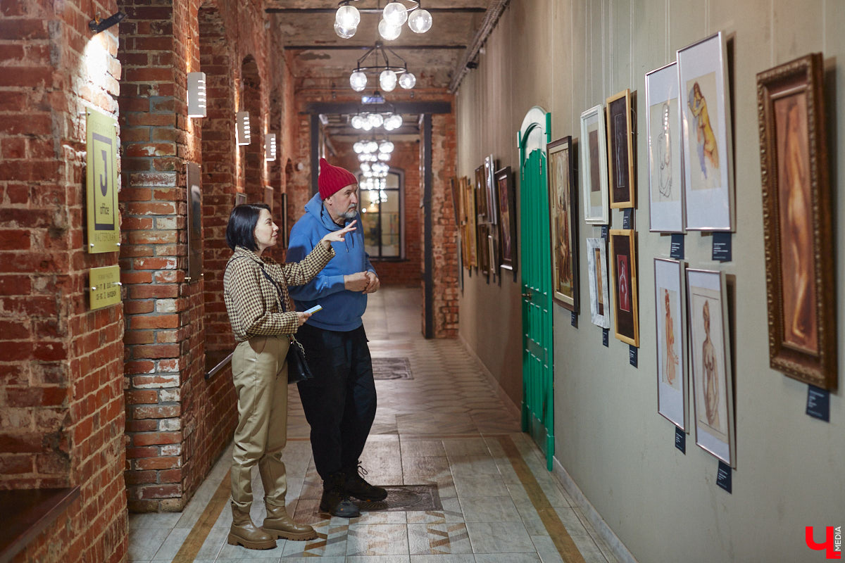 Во Владимире открылась выставка «Без одежд». Как можно догадаться из названия, речь на ней идет о самом обсуждаемом и противоречивом живописном жанре ню. «Ключ-Медиа» посетил откровенную экспозицию и своими глазами убедился: ничего пошлого, сплошное искусство, раскрывающее всю многогранную красоту женского тела.