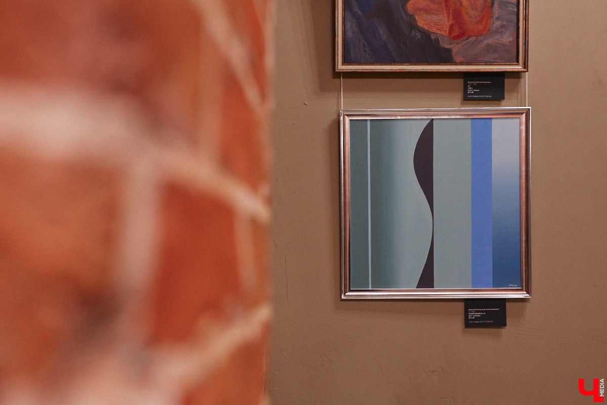 Во Владимире открылась выставка «Без одежд». Как можно догадаться из названия, речь на ней идет о самом обсуждаемом и противоречивом живописном жанре ню. «Ключ-Медиа» посетил откровенную экспозицию и своими глазами убедился: ничего пошлого, сплошное искусство, раскрывающее всю многогранную красоту женского тела.