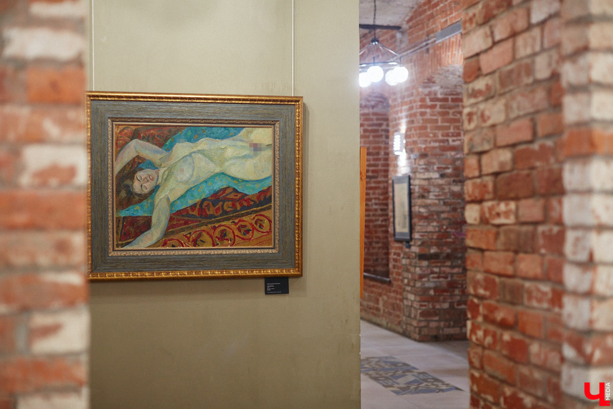 Во Владимире открылась выставка «Без одежд». Как можно догадаться из названия, речь на ней идет о самом обсуждаемом и противоречивом живописном жанре ню. «Ключ-Медиа» посетил откровенную экспозицию и своими глазами убедился: ничего пошлого, сплошное искусство, раскрывающее всю многогранную красоту женского тела.