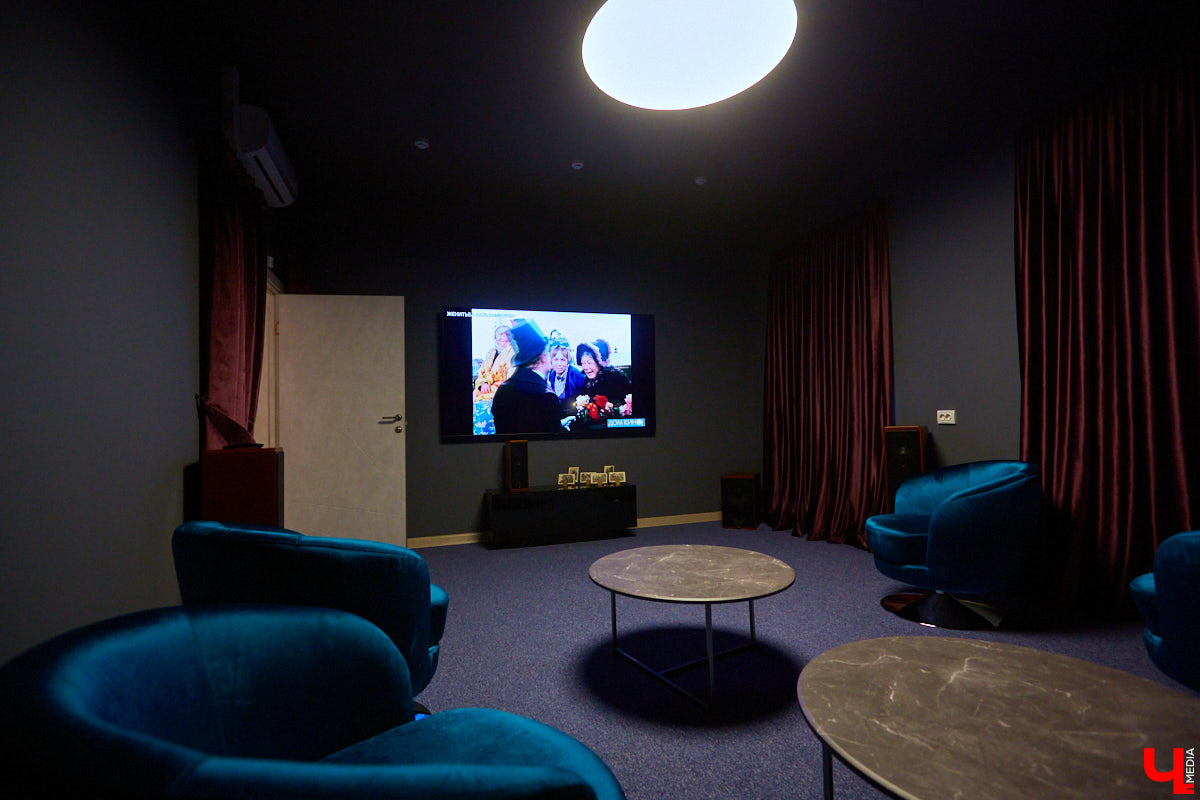 В Суздале закрылось одно из самых интересных арт-пространств — Дом кино. Место, с сентября 2021 года погружающее всех пришедших в синематографическую историю древнего города, увы, больше не доступно для посещения.