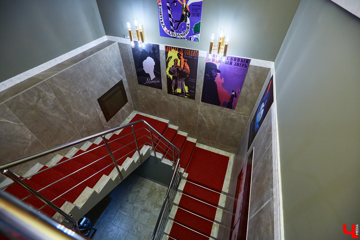 В Суздале закрылось одно из самых интересных арт-пространств — Дом кино. Место, с сентября 2021 года погружающее всех пришедших в синематографическую историю древнего города, увы, больше не доступно для посещения.