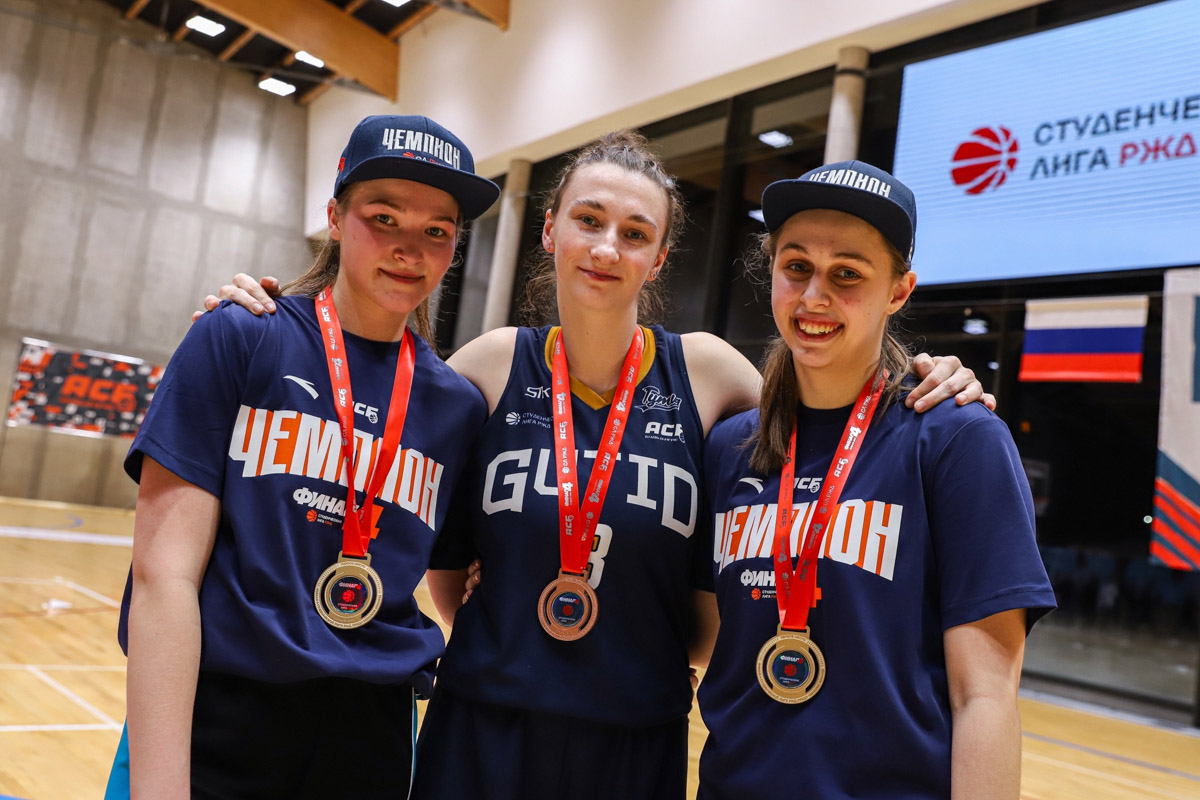 Впервые команда из 33-го региона стала чемпионом Студенческой лиги РЖД по баскетболу. Исторический результат на счету сборной ВлГУ «Владимирские львицы». «Финал четырех» прошел так удачно, что наши девушки не оставили шансов соперницам из Екатеринбурга.