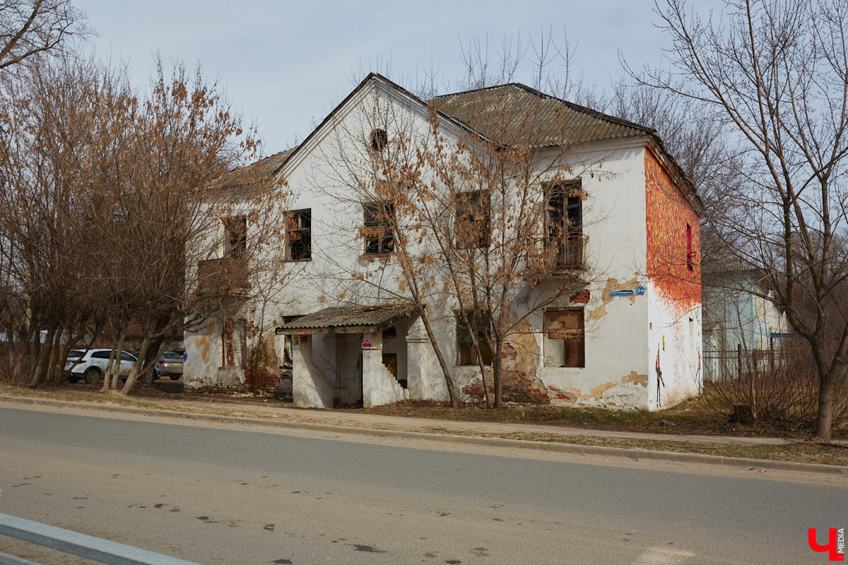 Владимирская недвижимость очень даже движимая. Например, на участке, где стоял дом с более чем 130-летней историей, должен появиться новенький особняк. А вот строение на одной из самых загруженных улиц, наоборот, скоро пропадет. Последние изменения на карте города «Ключ-Медиа» собрал в обзор.