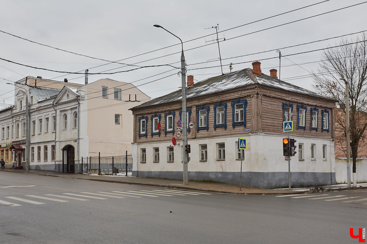 Владимирская недвижимость очень даже движимая. Например, на участке, где стоял дом с более чем 130-летней историей, должен появиться новенький особняк. А вот строение на одной из самых загруженных улиц, наоборот, скоро пропадет. Последние изменения на карте города «Ключ-Медиа» собрал в обзор.