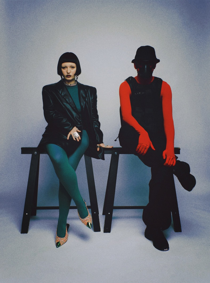 Сначала Кира Гоголадзе из Владимира поразила своим вокалом Басту и всех на «Голос. Дети», а потом запустила музыкальный проект с гротескным партнером по творчеству. Ребята играют грустный электропоп, и их треки можно найти на известных площадках. Подробнее о жизни после шоу певица рассказала нашему изданию.