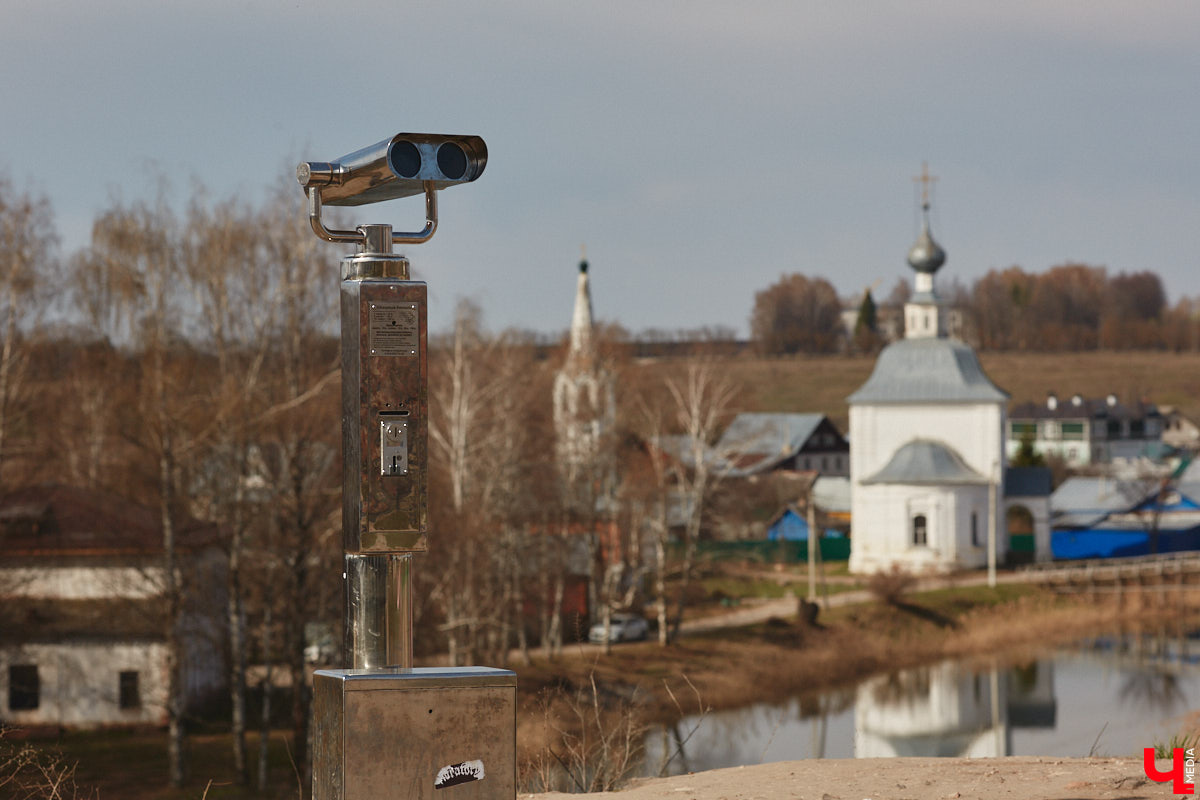 Погода в последние дни так и манит отправиться на природу. До майских праздников осталось не так долго. Только, судя по производственному календарю, начнутся они после шестидневной трудовой недели в апреле. Да, следом наступят длинные выходные, но с небольшим «перерывом» на работу.