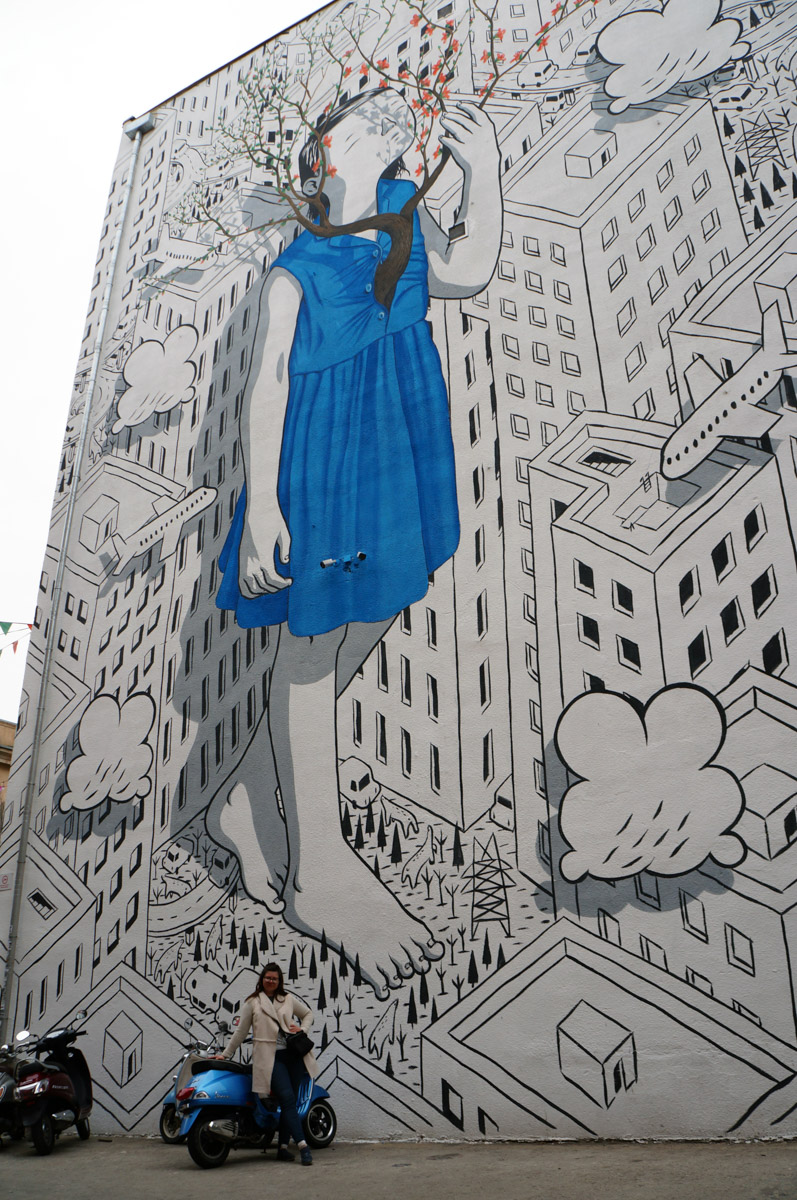 Уличное искусство — лучик света в артхаусе серых панелек. Художники преображают дома и другие объекты, собирая свои произведения в целые творческие районы. Какие граффити-локации есть в России, Беларуси и Грузии, нашему изданию рассказала и показала владимирский архитектор Анастасия Егорова.