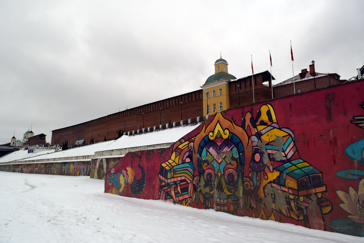 Уличное искусство — лучик света в артхаусе серых панелек. Художники преображают дома и другие объекты, собирая свои произведения в целые творческие районы. Какие граффити-локации есть в России, Беларуси и Грузии, нашему изданию рассказала и показала владимирский архитектор Анастасия Егорова.