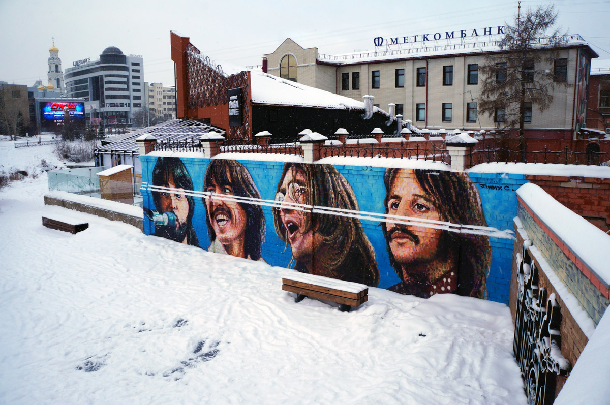 Уличное искусство — лучик света в артхаусе серых панелек. Художники преображают дома и другие объекты, собирая свои произведения в целые творческие районы. Какие граффити-локации есть в России, Беларуси и Грузии, нашему изданию рассказала и показала владимирский архитектор Анастасия Егорова.