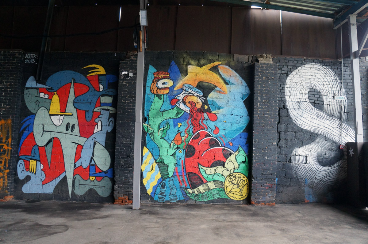 Уличное искусство — лучик света в артхаусе серых панелек. Художники преображают дома и другие объекты, собирая свои произведения в целые творческие районы. Какие граффити-локации есть в России, Беларуси и Грузии, нашему изданию рассказала и показала владимирский архитектор Анастасия Егорова.