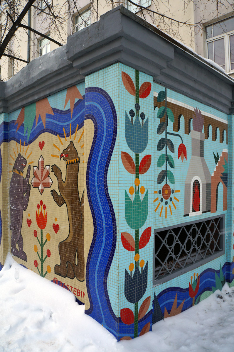 Уличное искусство — лучик света в артхаусе серых панелек. Художники преображают дома и другие объекты, собирая свои произведения в целые творческие районы. Какие граффити-локации есть в России, Беларуси и Грузии, нашему изданию рассказала и показала владимирский архитектор Анастасия Егорова.