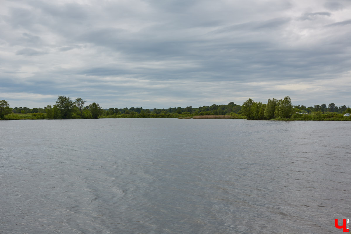 Во Владимирской области появится новое место для отдыха на природе. Пляжную зону с домиками для круглогодичного проживания собираются начать благоустраивать уже в этом году на берегу озера Запольское в Камешковском районе. Рассказываем, что же там будет.