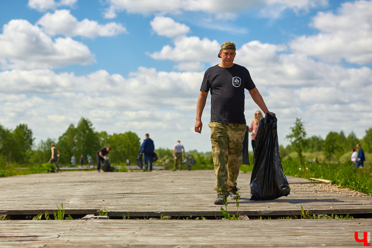 Во Владимирской области появится новое место для отдыха на природе. Пляжную зону с домиками для круглогодичного проживания собираются начать благоустраивать уже в этом году на берегу озера Запольское в Камешковском районе. Рассказываем, что же там будет.