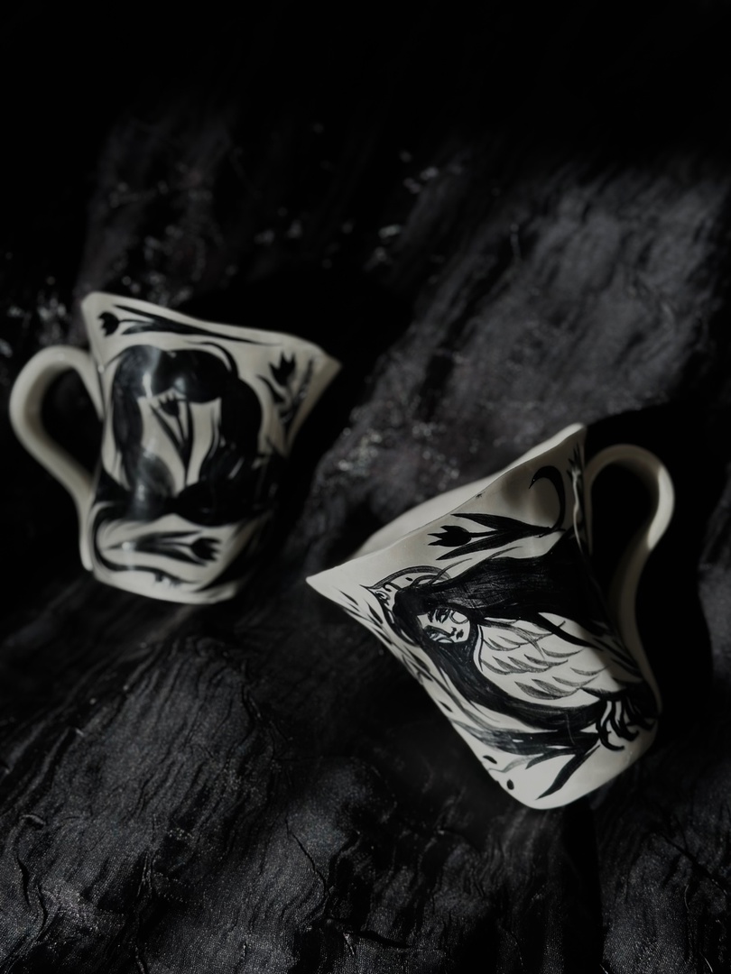 Суздаль готовится как следует встретить гостей. В свой тысячный день рождения он намерен удивлять, в том числе сувенирами. По-прежнему в ходу будут гастрономические изыски, варежки и валенки, штапельные и льняные платья, экспонаты из дерева, картины местных художников и все, что традиционно можно купить на улицах города. Ожидается и нечто особенное. «Ключ-Медиа» решил сделать свою подборку особенных гостинцев из Суздаля для настоящих ценителей.