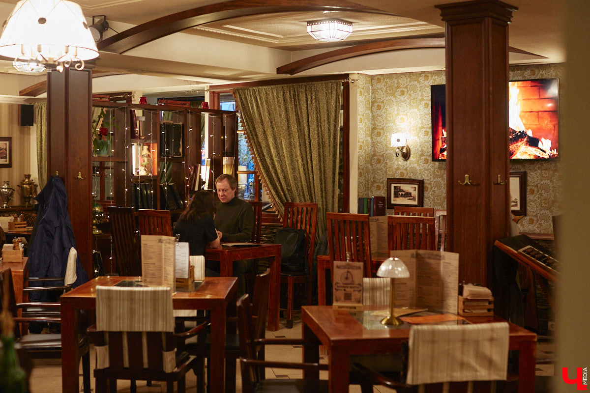 Мужчины в мантиях из передачи «Своя игра» всегда были окружены ореолом таинственности. На самом же деле они обычные люди, в чем успел убедиться «Ключ-Медиа». А помог нам в этом победитель телевикторины из Владимира Евгений Скитович, с которым мы обсудили эфир с его триумфальным участием в уютной обстановке.