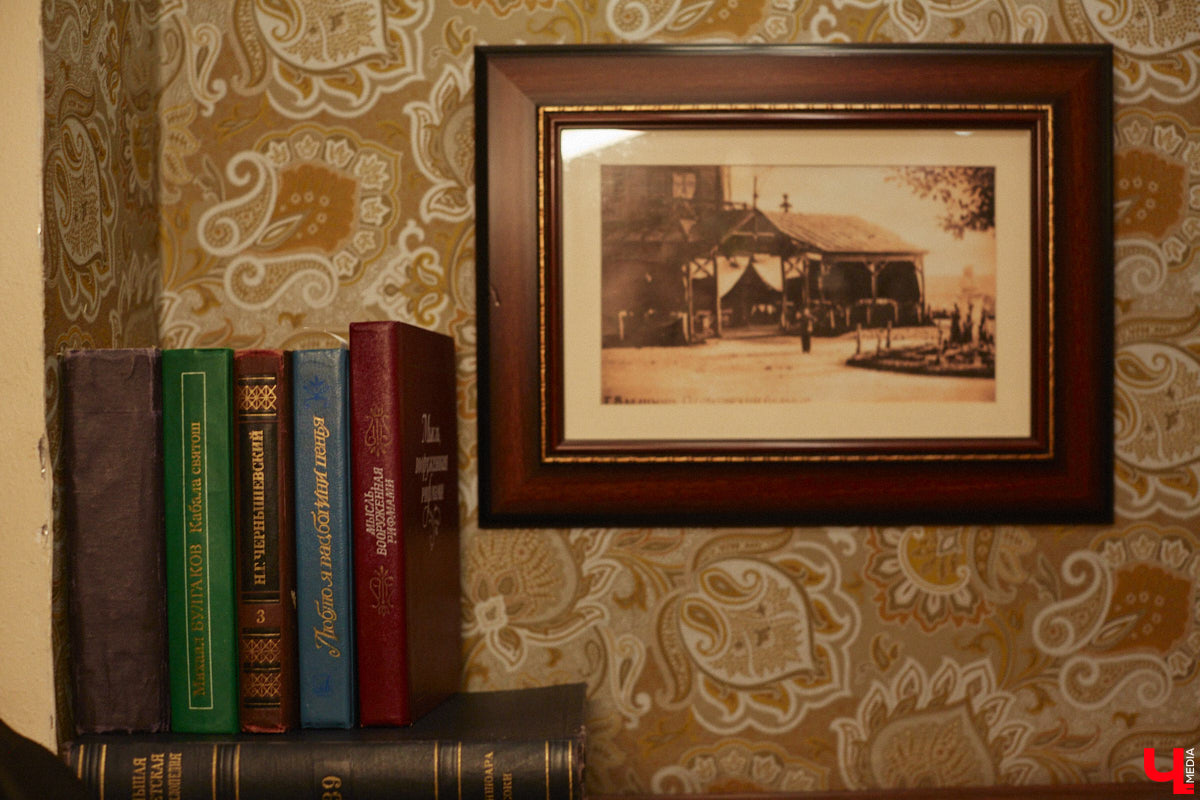 Мужчины в мантиях из передачи «Своя игра» всегда были окружены ореолом таинственности. На самом же деле они обычные люди, в чем успел убедиться «Ключ-Медиа». А помог нам в этом победитель телевикторины из Владимира Евгений Скитович, с которым мы обсудили эфир с его триумфальным участием в уютной обстановке.