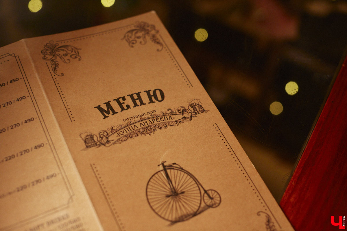 Мужчины в мантиях из передачи «Своя игра» всегда были окружены ореолом таинственности. На самом же деле они обычные люди, в чем успел убедиться «Ключ-Медиа». А помог нам в этом победитель телевикторины из Владимира Евгений Скитович, с которым мы обсудили эфир с его триумфальным участием в уютной обстановке.