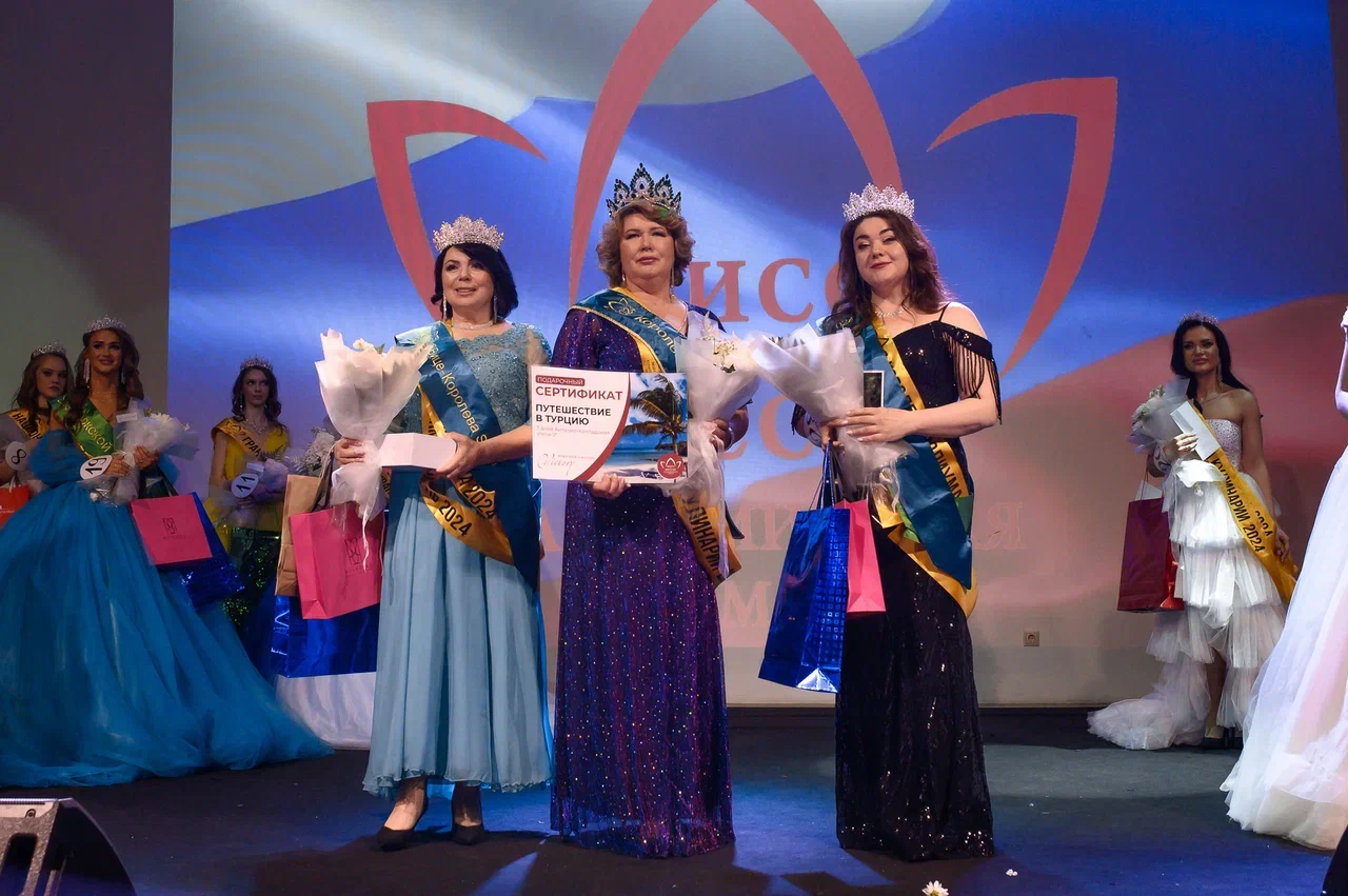 В минувшую субботу, 6 апреля, в банкет-холле экоотеля «Велес» состоялся финал конкурса «Мисс и Миссис «Владимирская земля — 2024». Он стал, пожалуй, самым масштабным за все семь лет проведения. И, к слову, претерпел немало изменений. Конечно, только к лучшему!