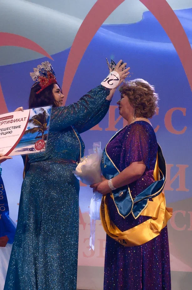 В минувшую субботу, 6 апреля, в банкет-холле экоотеля «Велес» состоялся финал конкурса «Мисс и Миссис «Владимирская земля — 2024». Он стал, пожалуй, самым масштабным за все семь лет проведения. И, к слову, претерпел немало изменений. Конечно, только к лучшему!