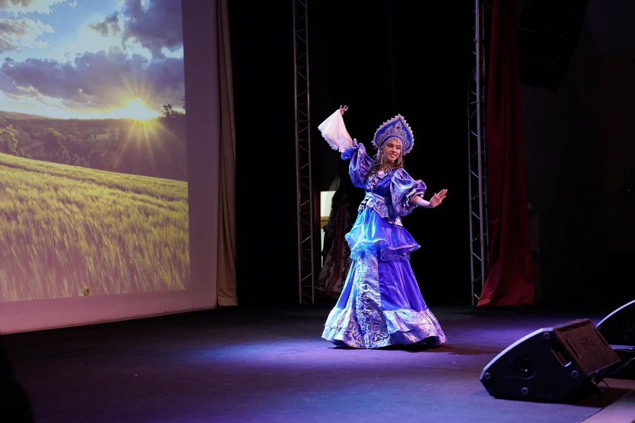 В минувшую субботу, 6 апреля, в банкет-холле экоотеля «Велес» состоялся финал конкурса «Мисс и Миссис «Владимирская земля — 2024». Он стал, пожалуй, самым масштабным за все семь лет проведения. И, к слову, претерпел немало изменений. Конечно, только к лучшему!