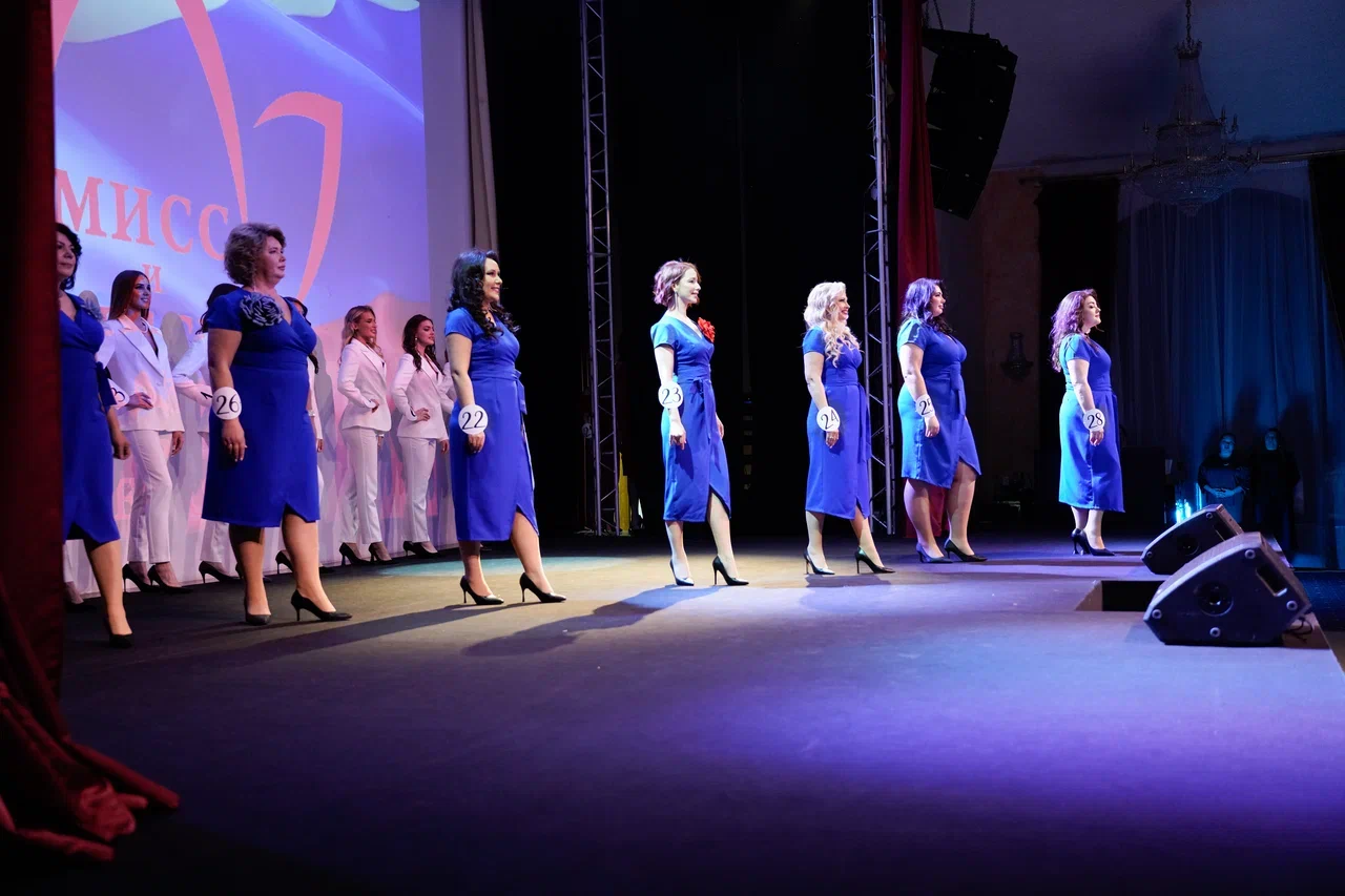 В минувшую субботу, 6 апреля, в банкет-холле экоотеля «Велес» состоялся финал конкурса «Мисс и Миссис «Владимирская земля — 2024». Он стал, пожалуй, самым масштабным за все семь лет проведения. И, к слову, претерпел немало изменений. Конечно, только к лучшему!