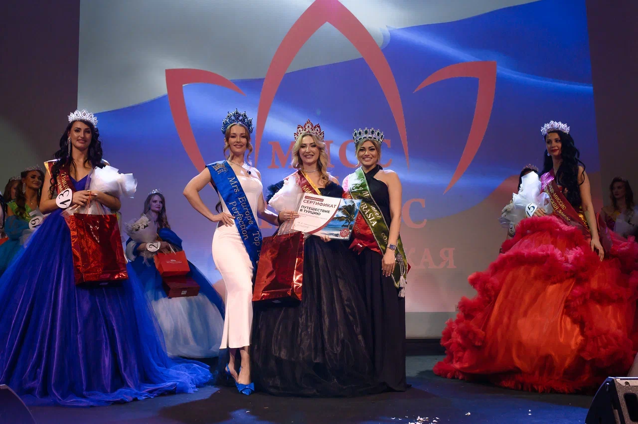 В минувшую субботу, 6 апреля, в банкет-холле экоотеля «Велес» состоялся финал конкурса «Мисс и Миссис «Владимирская земля — 2024». Он стал, пожалуй, самым масштабным за все семь лет проведения. И, к слову, претерпел немало изменений. Конечно, только к лучшему!