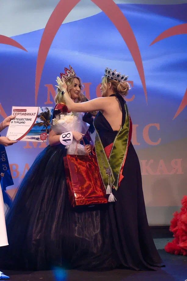 В минувшую субботу, 6 апреля, в банкет-холле экоотеля «Велес» состоялся финал конкурса «Мисс и Миссис «Владимирская земля — 2024». Он стал, пожалуй, самым масштабным за все семь лет проведения. И, к слову, претерпел немало изменений. Конечно, только к лучшему!