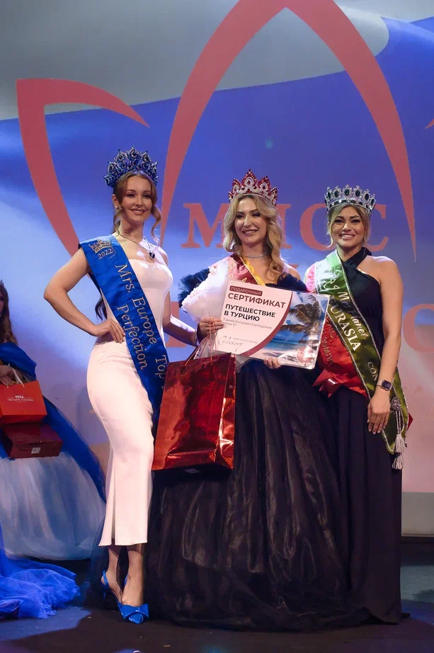 В минувшую субботу, 6 апреля, в банкет-холле экоотеля «Велес» состоялся финал конкурса «Мисс и Миссис «Владимирская земля — 2024». Он стал, пожалуй, самым масштабным за все семь лет проведения. И, к слову, претерпел немало изменений. Конечно, только к лучшему!