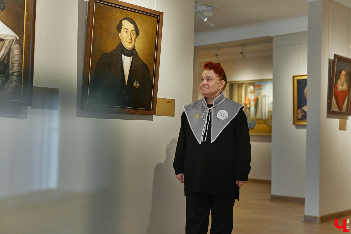 Смотрители Владимиро-Суздальского музея-заповедника переоделись в униформу, разработанную известным российским дизайнером Дмитрием Логиновым. «Ключ-Медиа» оценил новый look сотрудников и спросил их мнение по поводу внезапной смены имиджа.