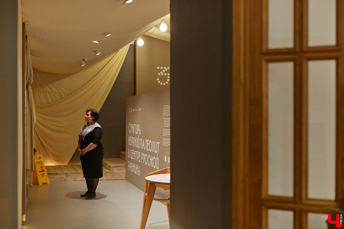 Смотрители Владимиро-Суздальского музея-заповедника переоделись в униформу, разработанную известным российским дизайнером Дмитрием Логиновым. «Ключ-Медиа» оценил новый look сотрудников и спросил их мнение по поводу внезапной смены имиджа.