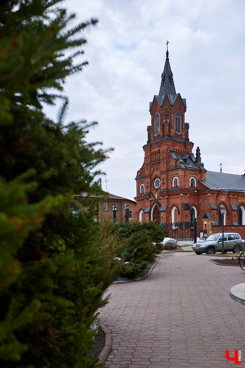 Авторы архитектурного проекта «Готика в России» опубликовали электронный каталог двух тысяч строений, имеющих готические черты. Среди зданий разных регионов страны значатся и владимирские. Также они были отмечены на тематической интерактивной карте. О каких же объектах идет речь?