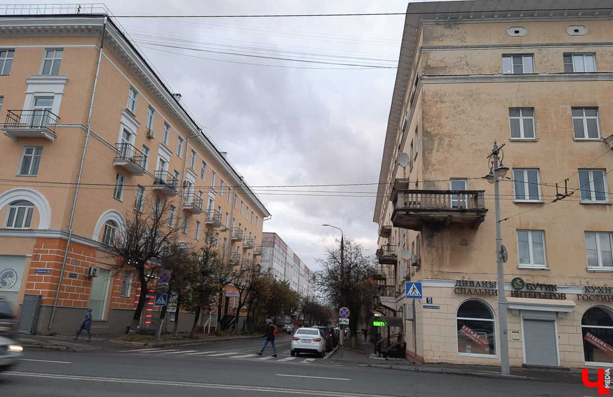 В 1905 году первая в истории города Владимира топонимическая комиссия составила список из пятидесяти пяти предполагаемых к переименованию улиц. Так, Куткин переулок становился Гоголевской улицей, Грабиловка — Набережной, Читалкин переулок — Покровской улицей, Летнеперевозинская — Рязанской, а Ременники — Немецкой. Да, именно в этом районе проживало наибольшее количество людей данной национальности. И именно здесь был их духовный центр — лютеранская кирха. Истории и быту немецкой колонии в дореволюционном Владимире и посвящена наша сегодняшняя статья.