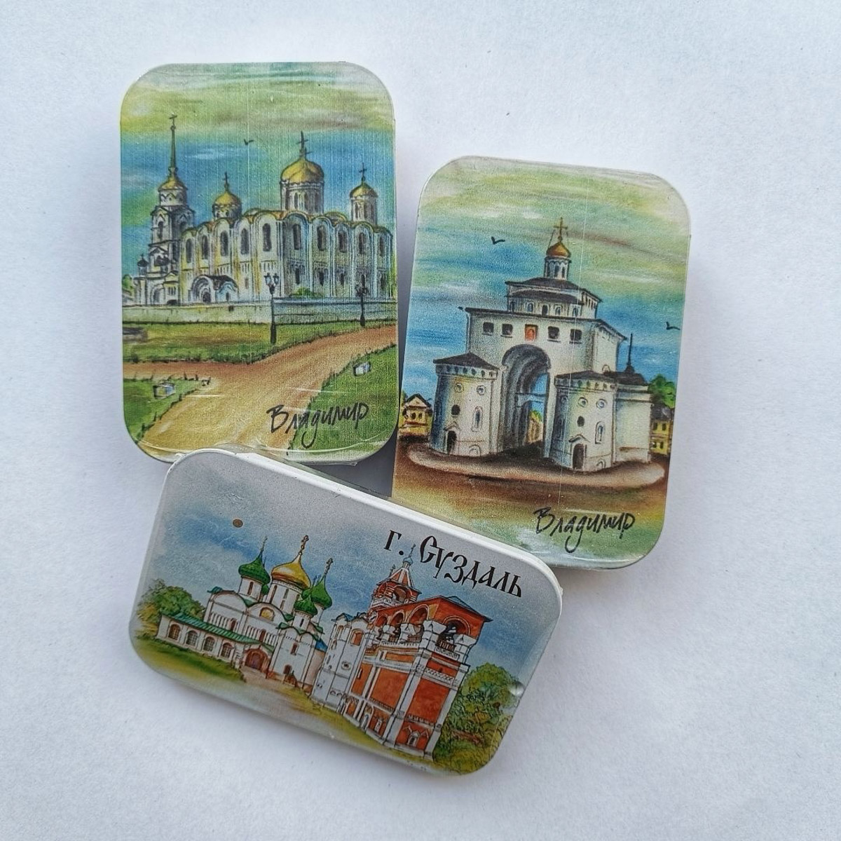 Во Владимирской области подвели итоги конкурса «Туристский сувенир Золотого кольца». В финал вышли 62 участника со 103 работами в пяти номинациях и трех ценовых категориях. Какие места завоевали мастера 33-го региона и благодаря чему им удалось победить? «Ключ-Медиа» пообщался с некоторыми владимирскими призерами в разных номинациях.